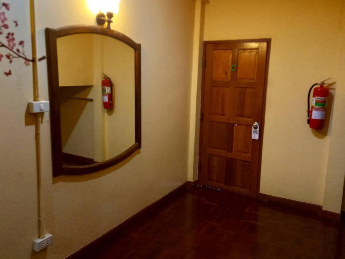Chiangmai First House & Tour Auberge de jeunesse