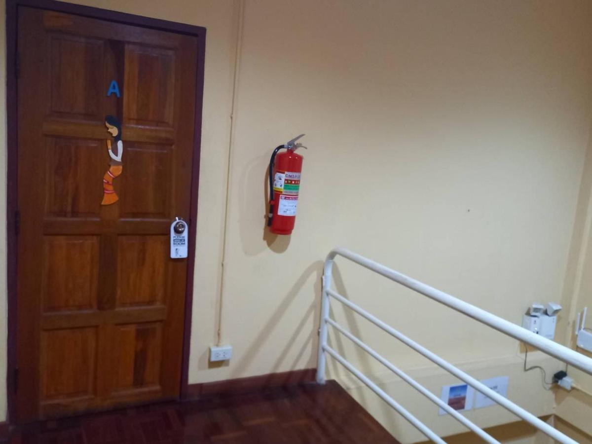 Hostel Chiangmai First House & Tour