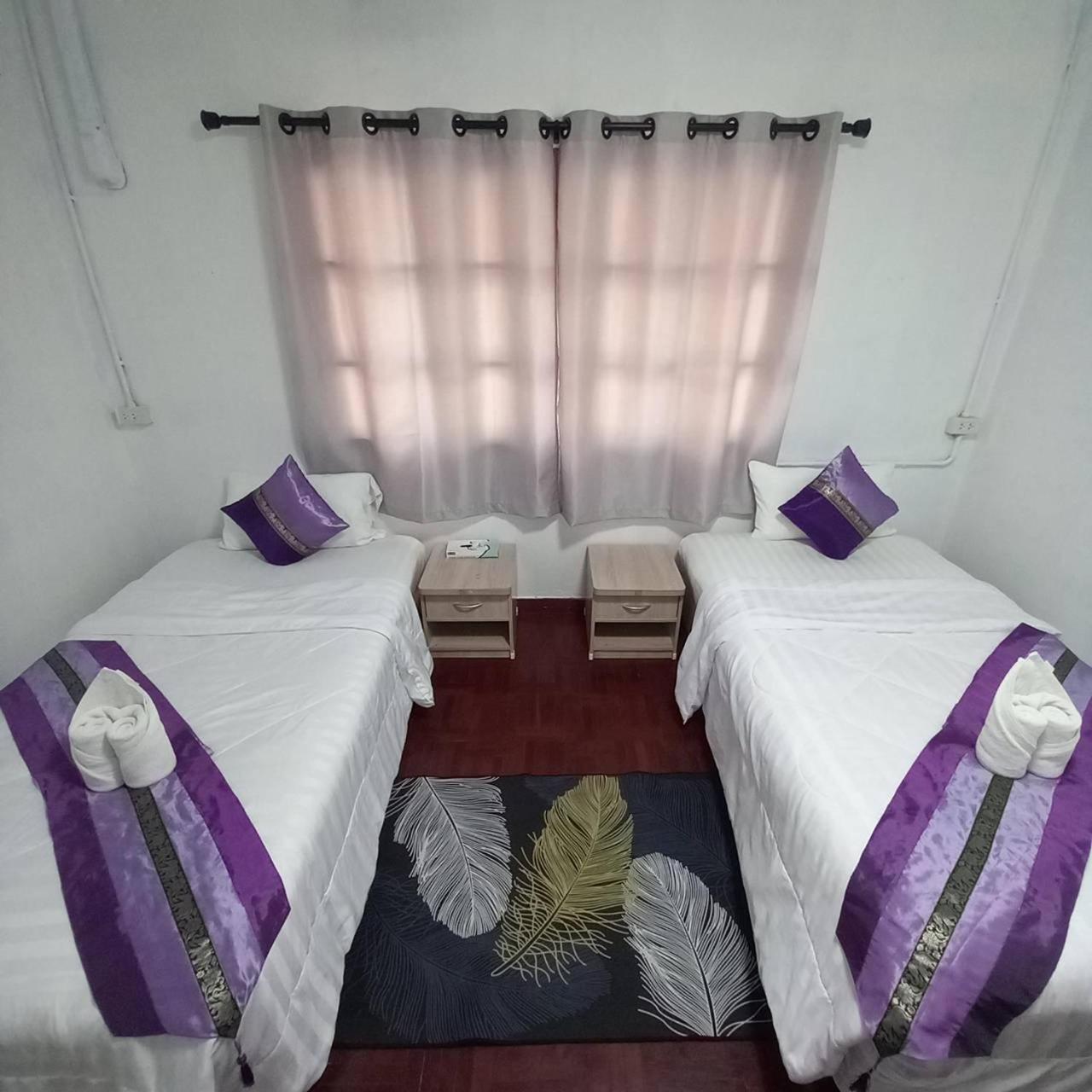 Hostel Chiangmai First House & Tour